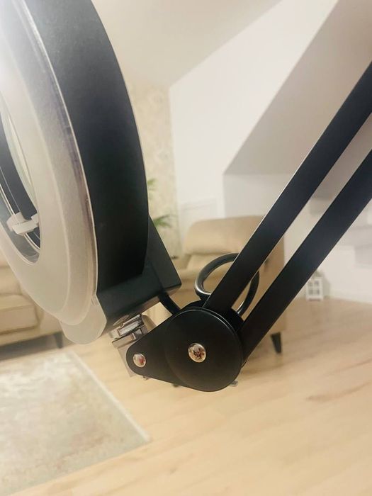 Lampa Cosmetica LED cu Lupa 5x si Picior pe Roti