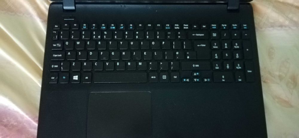 Продавам Лап топ acer..