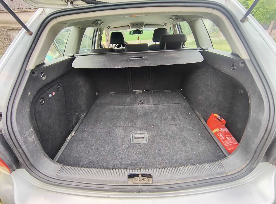 Vând VW Golf 6 (an 2011) –  PENTRU PIESE / DEZMEMBRĂRI!