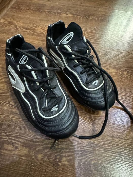 Продаются Детские футбольные бутсы