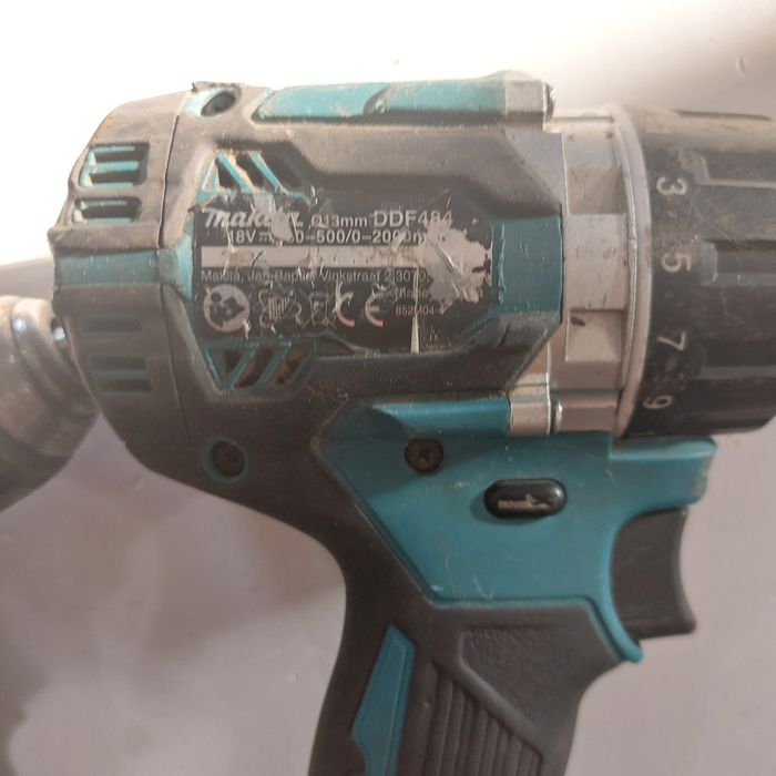 Безчетков акумулаторен винтоверт Макита 18 волта Makita DDF484
