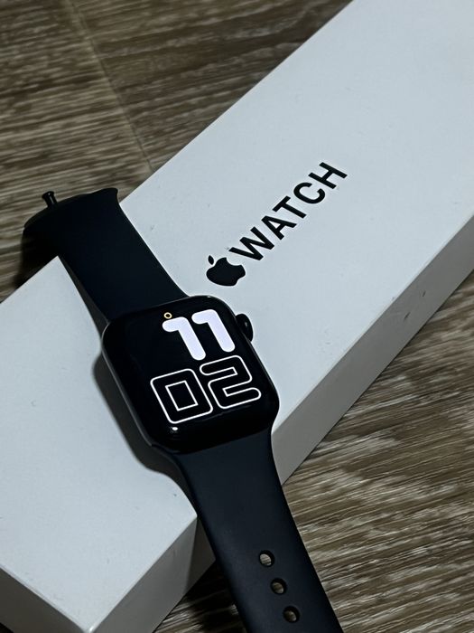 Apple watch SE (Gen 2) 2024