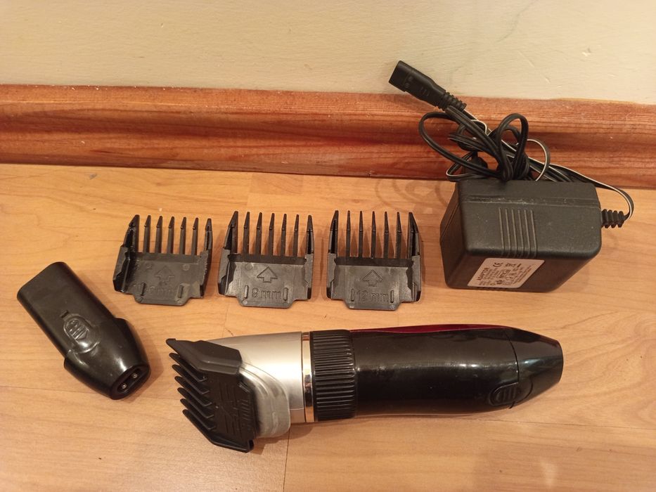 Для стрижки машинка .