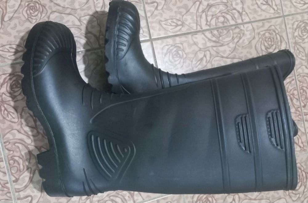 Резиновые сапоги