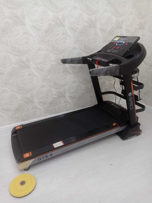 Беговая дорожка с функцией биометрического сканирования. F