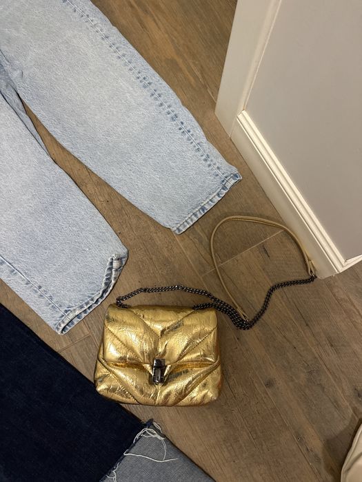 Дънки и златна чанта Zara