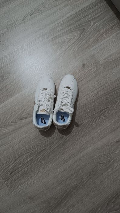 Продам кроссовки Nike