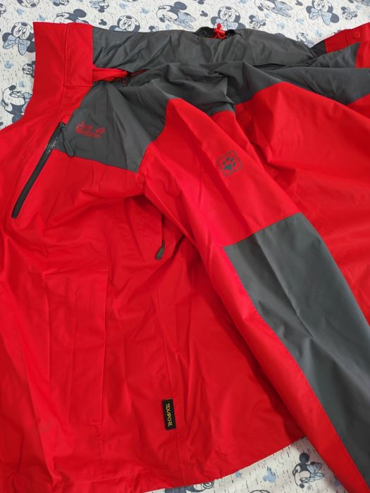 Jack Wolfskin impecabilă