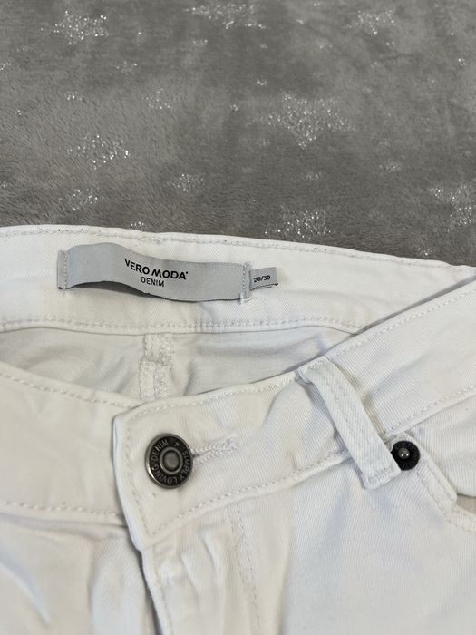 Blugi albi skinny Vero Moda