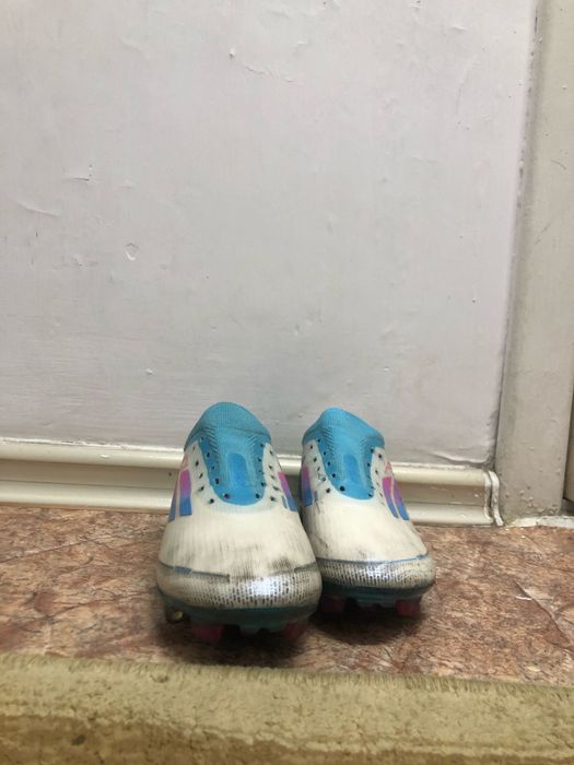 Продам кросовки по размером 37