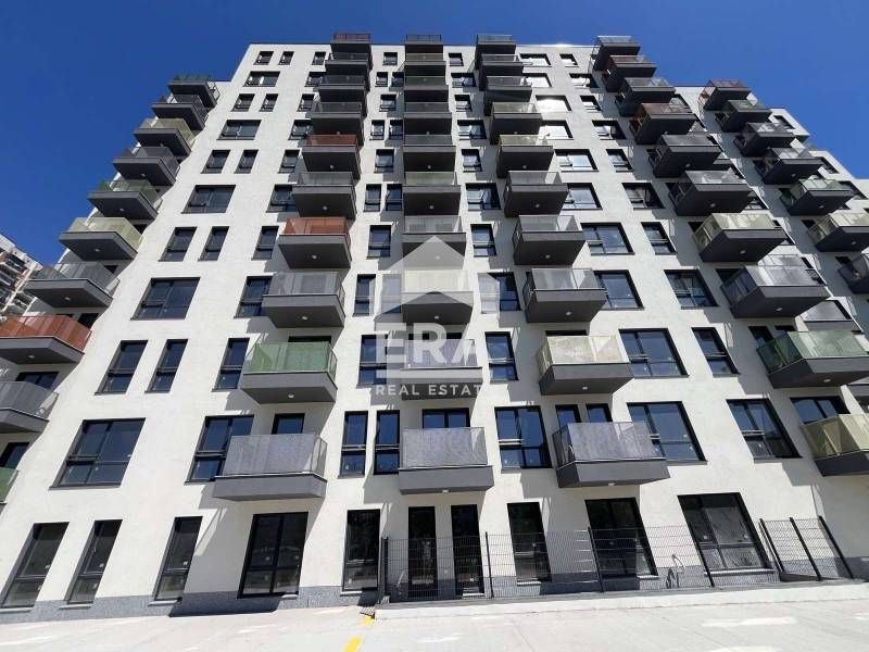 Четиристаен, ексклузивен, югоизточен апартамент за продажба, с голяма