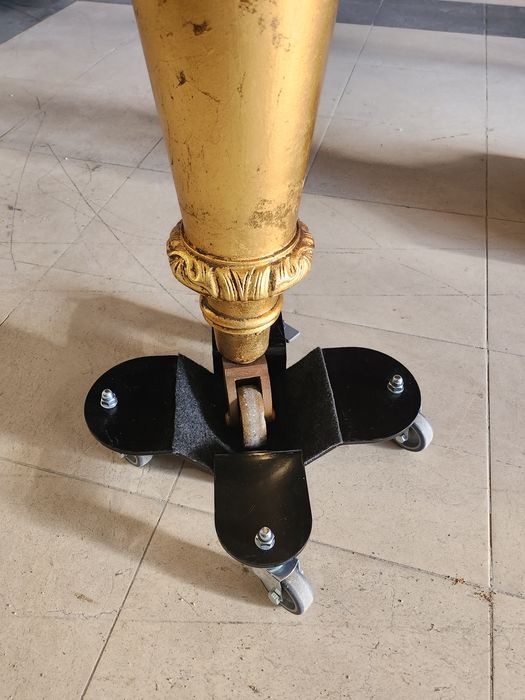 Колела за преместване рояли на сцени