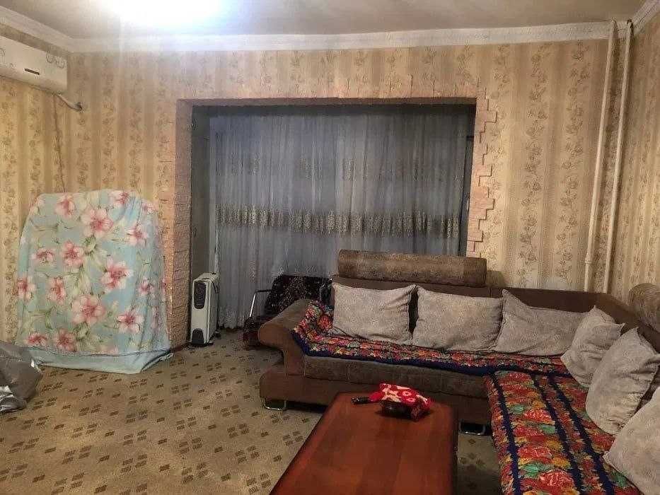 Продаётся квартира на Ц15 3/5/9 площадь 72м2, метро Гафурв Гуляма