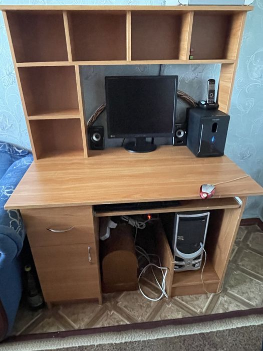 Компьютерный стол