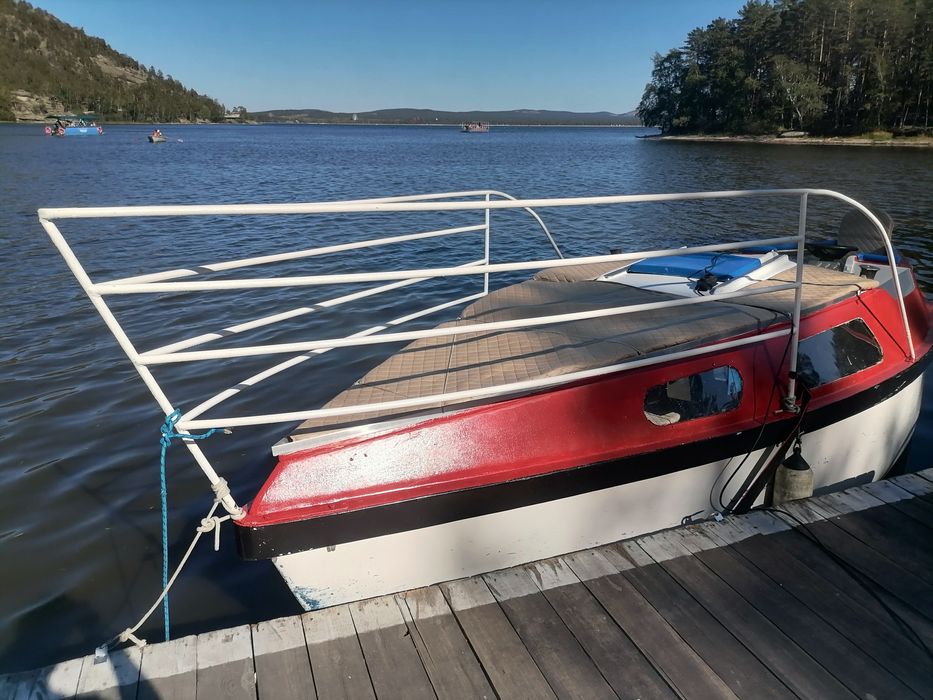 Продам каютный катер