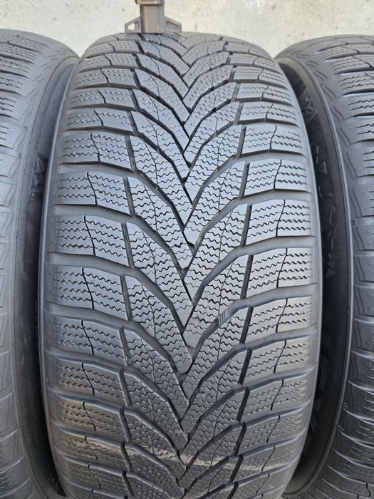 Vand patru anvelope de iarna nexen  235 55 17 dot 4422