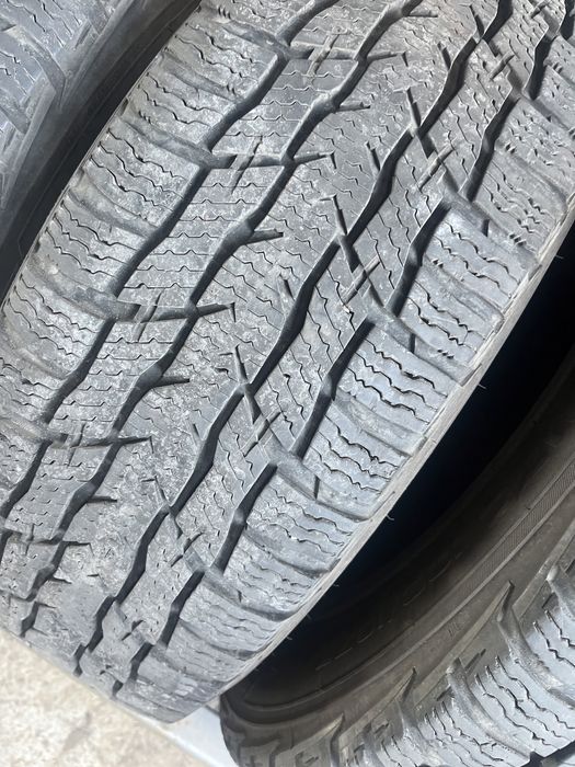Гуми 215 60 17C Nokian