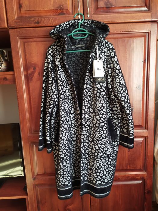 Чисто ново дамско палто, марка Кристиан Диор
