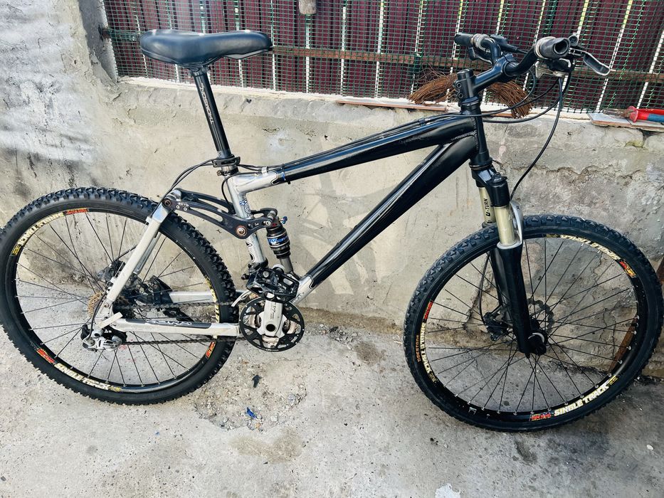 Vand bicicleta de munte