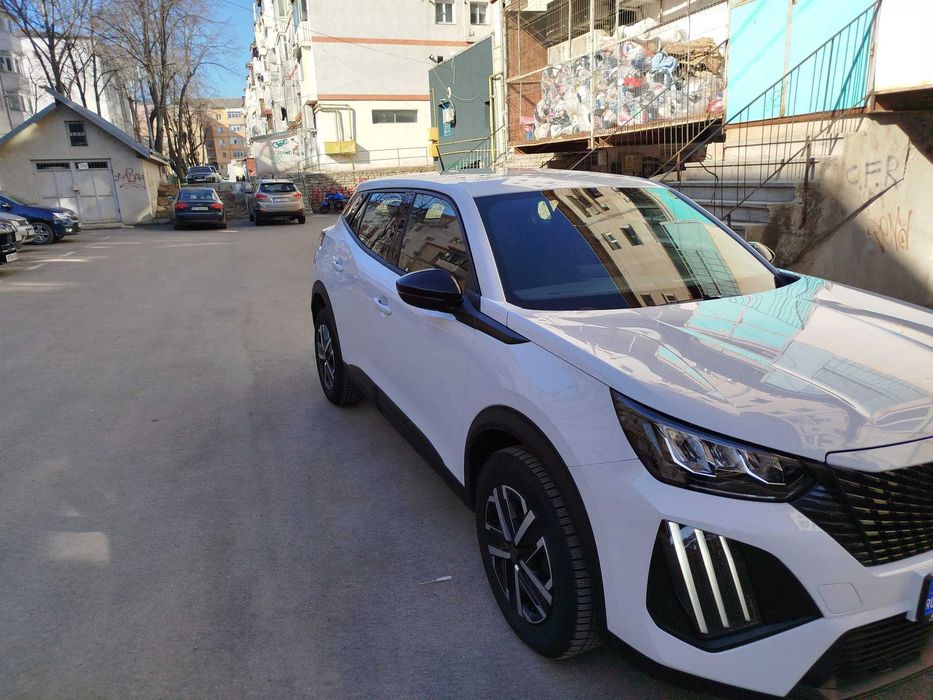 Peugeot 2008  1.2 BENZINA 2024