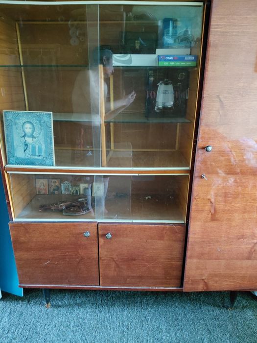 Шкаф-сервант б/у