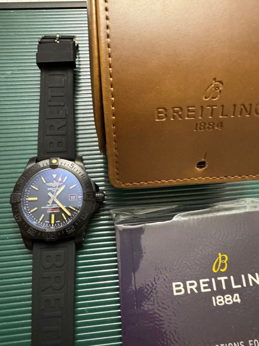 Breitling Avenger “Black Bird” 44mm