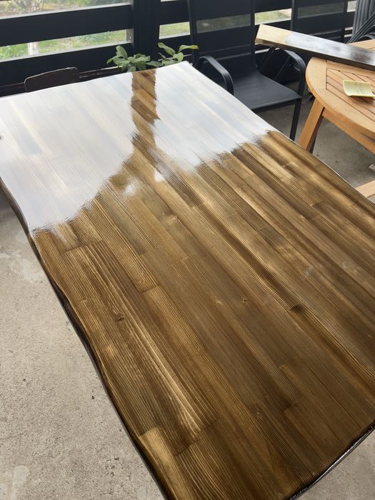 Трапезна маса от естествен материал