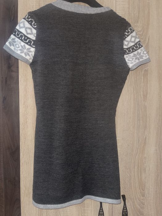 Rochita din lana,noua.