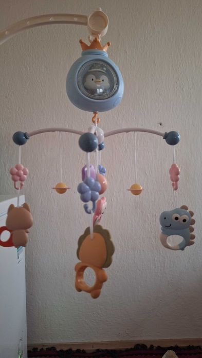 Музикална въртележка за легло