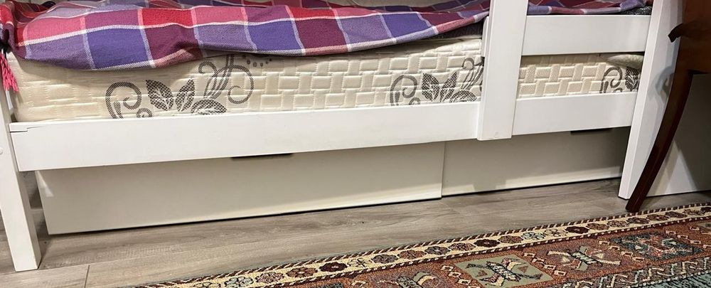 Кровать двухьярусная