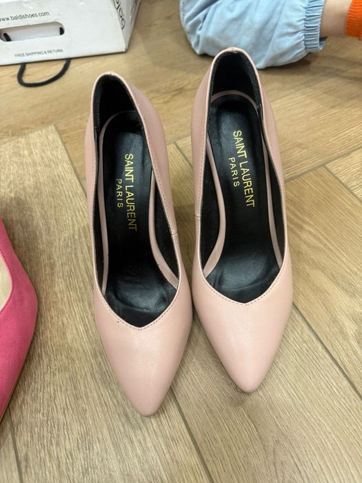 Продаю женскую обувь,