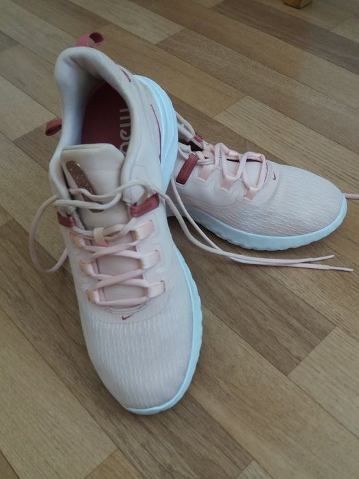 Дамски маратонки Nike