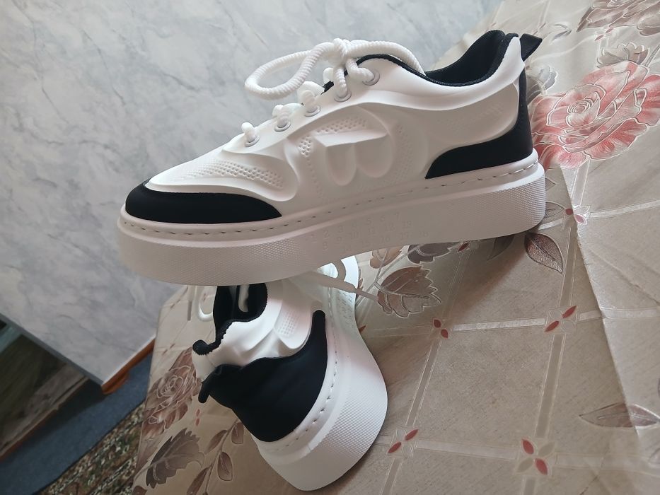 Oyoq kiyim  yangi kiyilmagan  120000 Manga bervoraman