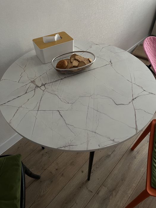 Круглый стол продам