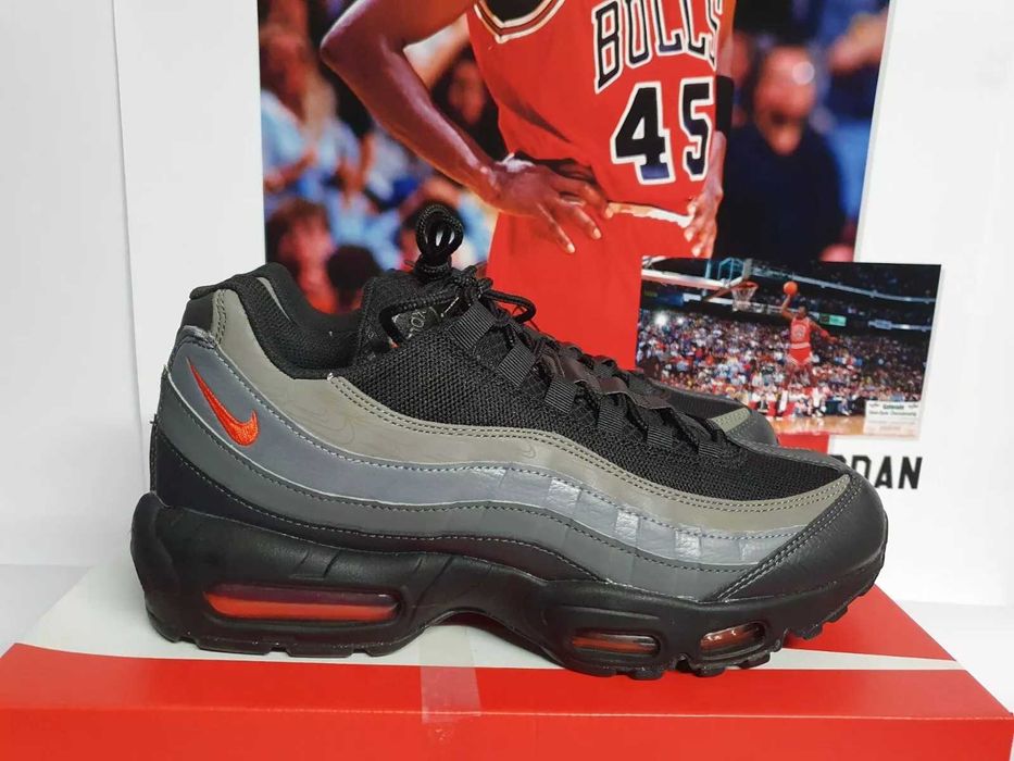Обувки NIKE / Air Max 95 / Black and Picante Red + КУТИЯ