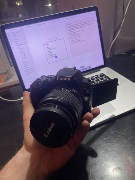 Фотоаппарат Canon EOS 250D