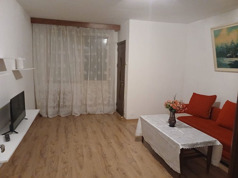 Închiriez garsonieră,zona Titan