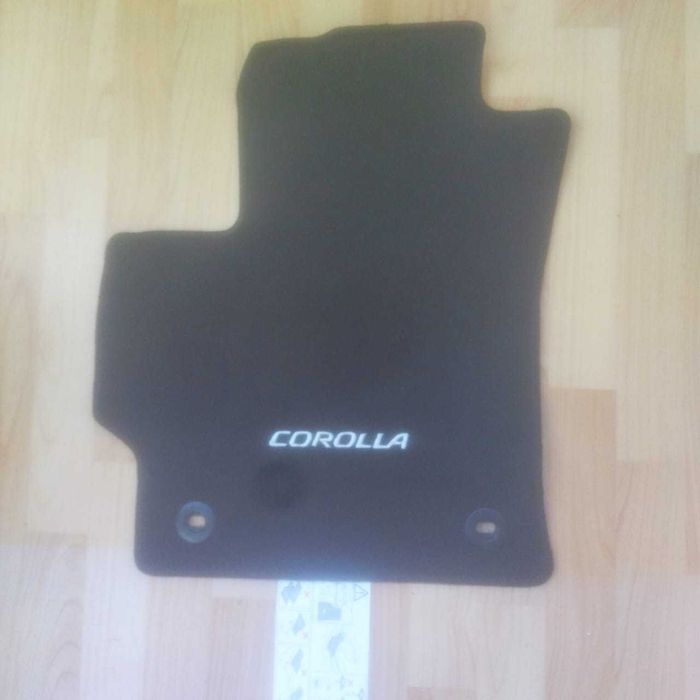 На Toyota Corolla коврики