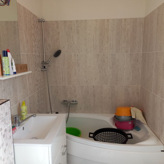 Proprietar, vind 1/2 duplex nou în Pischia