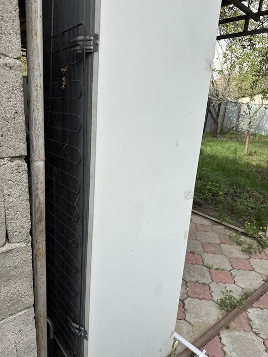 Продается Холодильник б/у, требуется ремонт