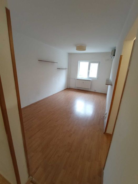 Aviatiei, de inchiriat apartament 3 camere nemobilat