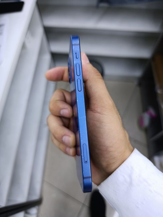 Iphone         12