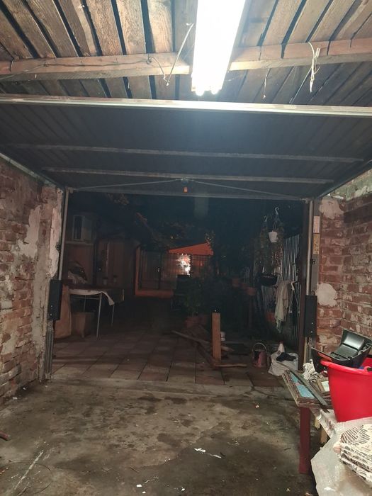 Ușă de garaj basculantă