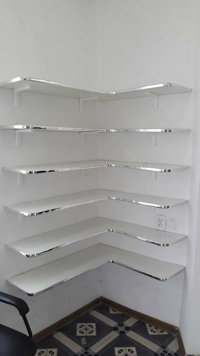 Мебель для магазина одежды