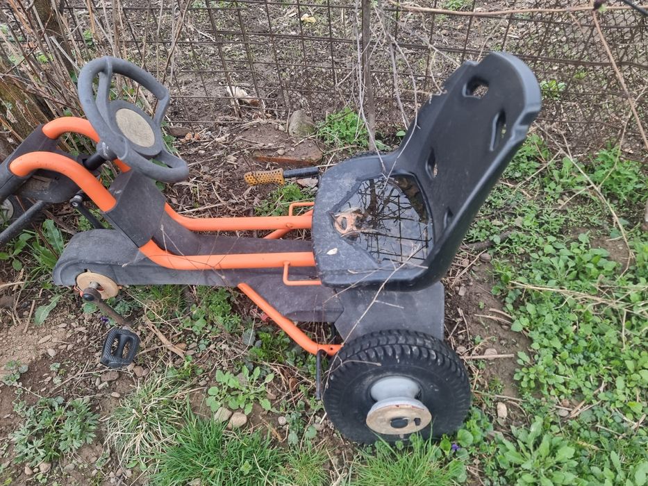 kart cu pedale pentru copii