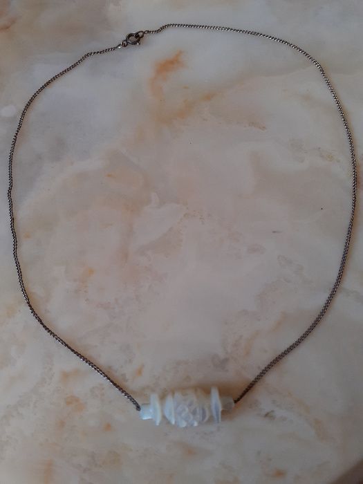 Сребърно колие със седеф