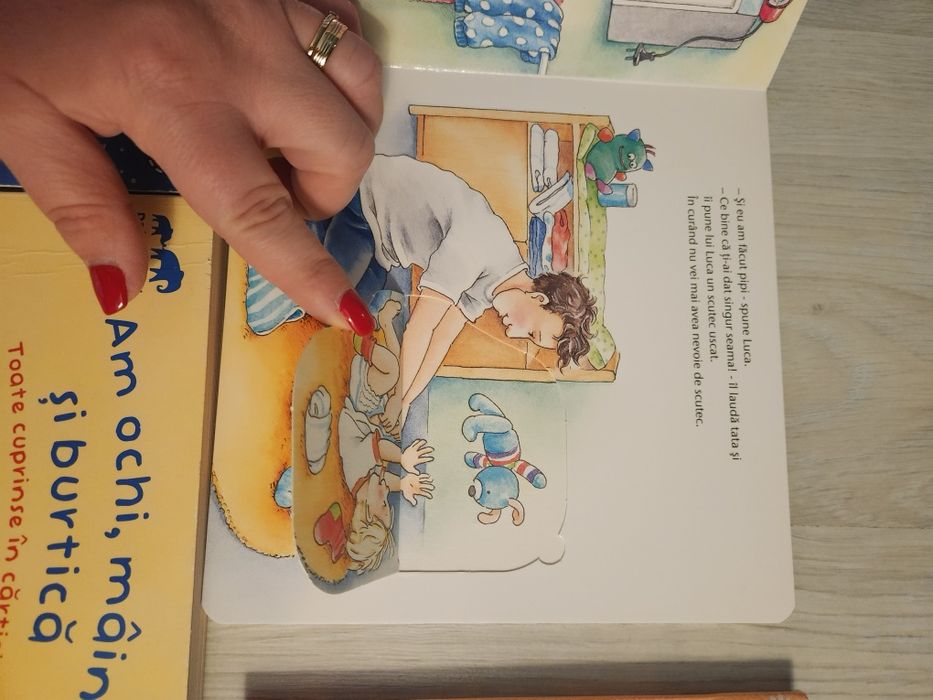 Carti cartonate pentru copii 2 ani