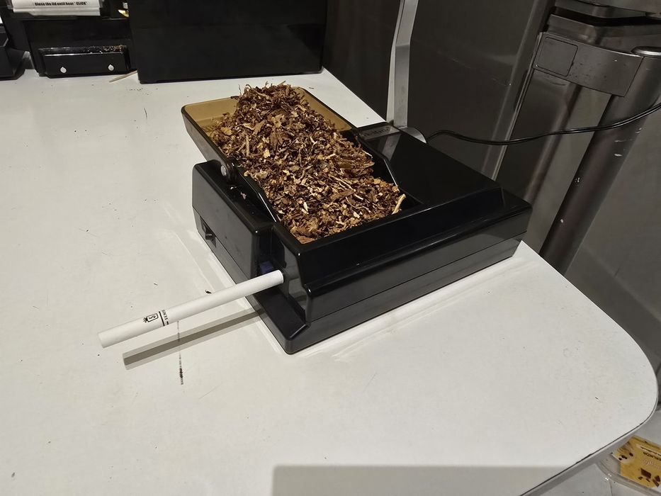 Masina injectat tigari semiautomata