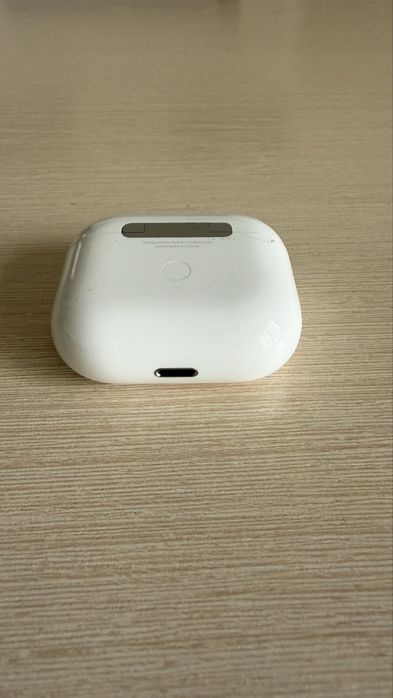 Зарядный кейс AirPods 3