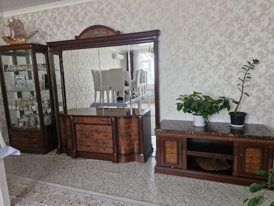 Сервант зеркало с комодом